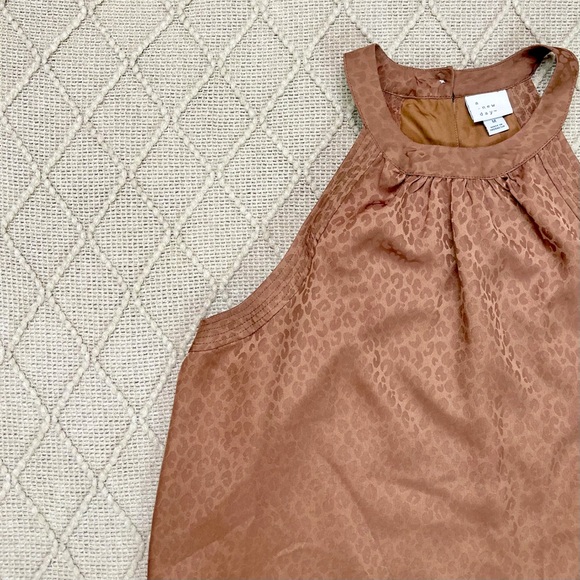 Sleeveless Halter Top - Picture 13 of 16